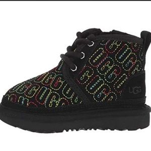 UGG Neufeld ll Graphic Logo Size Child 11
